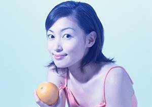 目を二重にしたい人はアイプチという方法があります